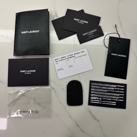 Envelope Large Quilted Leather Crossbody - Picture 10 of 15